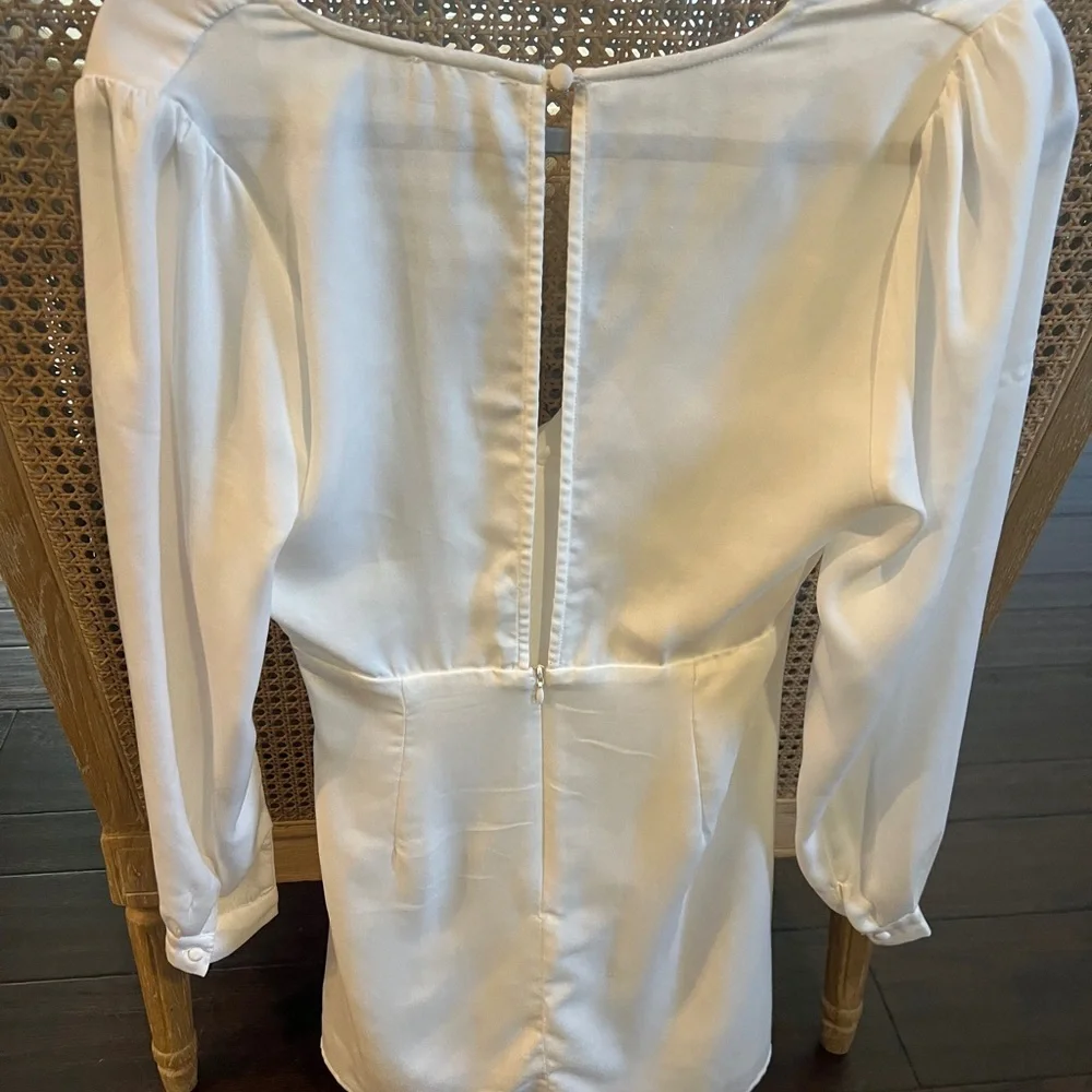 Le lis Elegant White Long Sleeve Dress - Picture 3 of 3